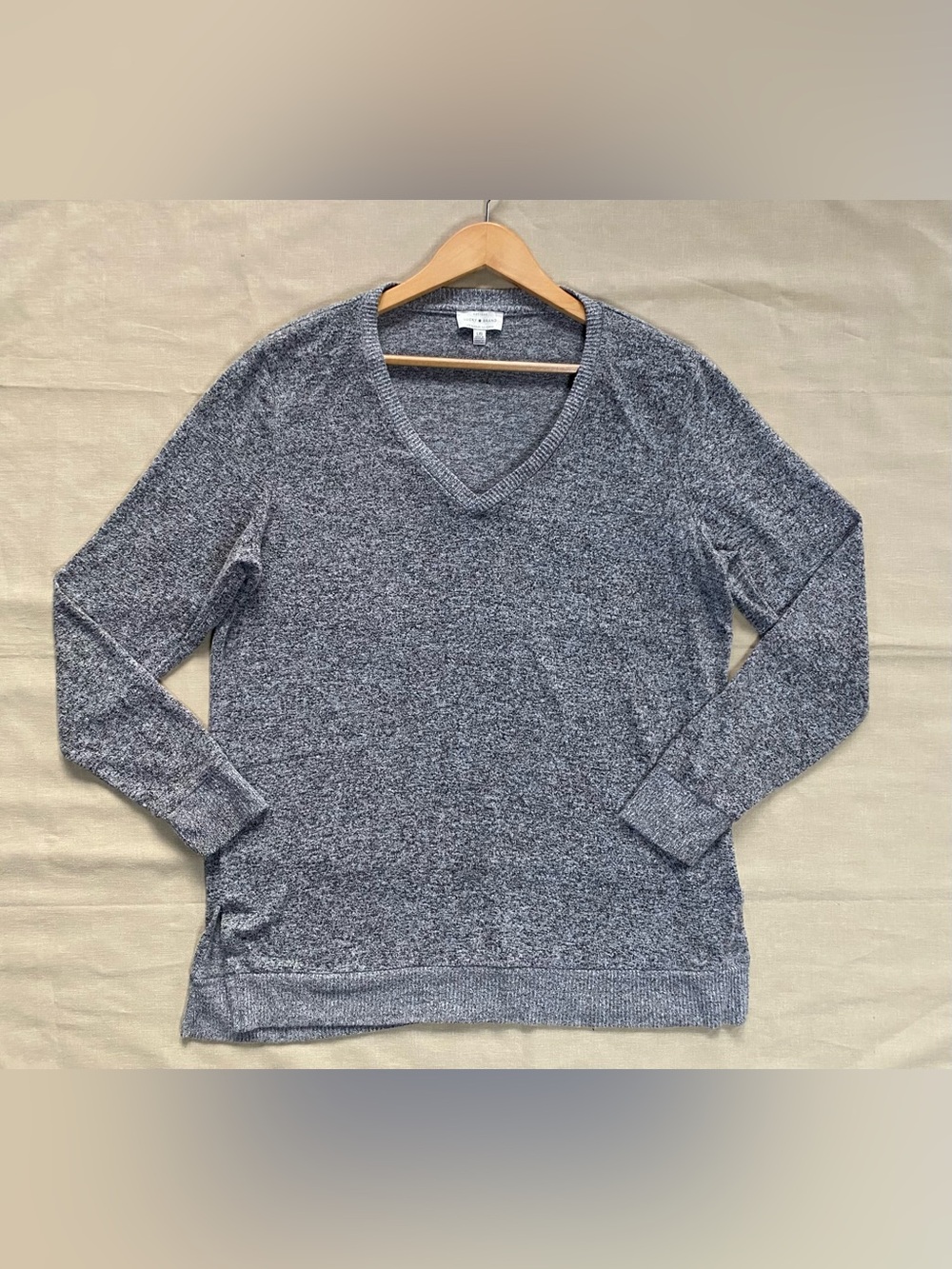 Lucky Brand Marled Grey V-Neck Sweater Size L Soft Lightweight Knit Pullover